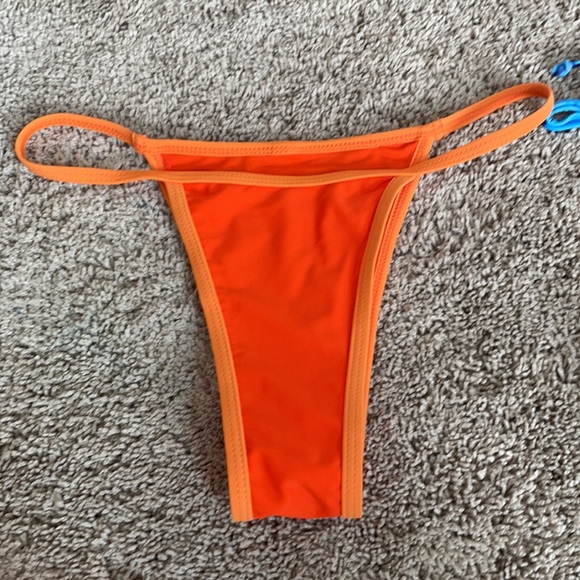 3 bathing suits - Picture 4 of 7